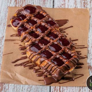 2x1WAFFLE CHOCOLATE LEITE E CALDA DE FRUTOS VERMELHOS