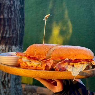 ქათმის სენდვიჩი პანინის პურში