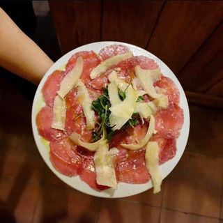 Carpiccio de carne con lascas de parmesano 30 meses DOP