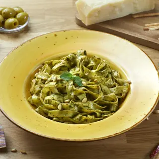 Tagliatelle Al Pesto Amb  Pinyons
