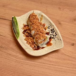 105.Uramaki Surimi Cubierto de cebolla crejiente (4 Uds.)