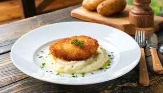 Mini-șnițel cu piure de cartofi