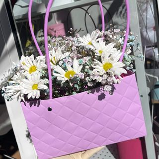 იისფერი გიფსოფილას ყუთი