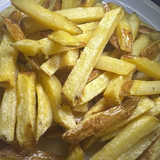 Ración de patatas fritas caseras