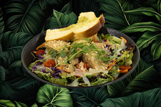 Sałatka z kurczakiem satay w orzechowym sosie z orzeszkami ziemnymi 100g