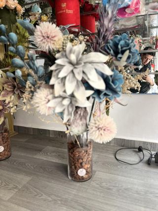 Arrangement Floral Bleu Glacier & Blanc