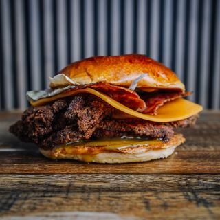 Menú Hamburguesa Chicken Little Con Patatas Y Bebida