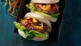 Bao burger con  salmone scottato