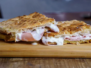 Mezza schiacciata mortazza