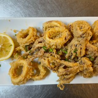 Calamares Fritos Con Pimientos Del Padrón 