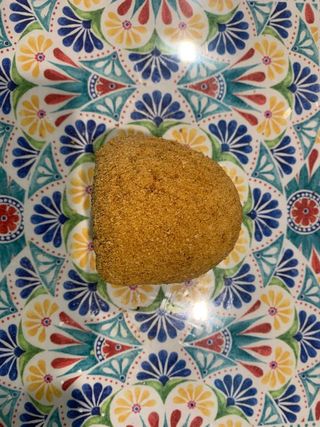 Arancino siciliano alla norma con melanzane