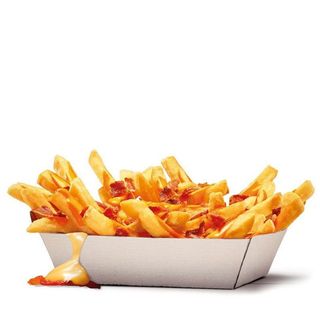 Bacon king fries con cheddar sauce e bacon bits