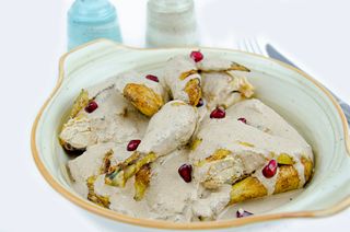 სოფლის წიწილა ბროწეულის ბაჟეში