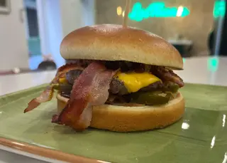 Burger BBQ Triple (225g)
