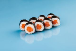 Ролл с лососем
