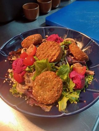 Salada de Falafel