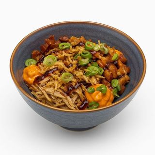 POKE SPICY CHICKEN ( riso nero, pollo fritto, Veggie sauce, jalapenos)