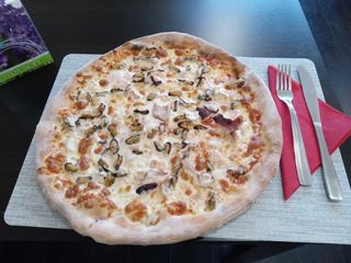 Pizza cu fructe de mare