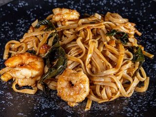 Лапша удон з морепродуктами