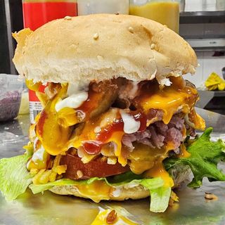 LA SUPER BURGER TAVOS (alias la criminal)