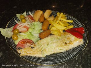 Plato Combinado Merluza A La Plancha