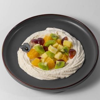 Творог с фруктами