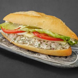 Bocadillo De Pollo Alioli