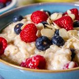 Porridge with fruits and homemade jam(შვრიის ფაფა ხილით)