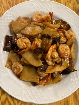 Gambas con bambú y seta china