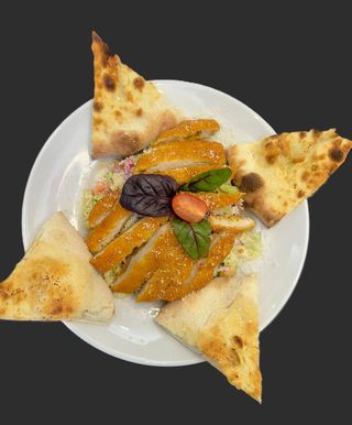 Salată de pui crispy cu focaccia