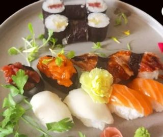 Sushi (8 Pzs.) Y Maki Mix (6 Pzs.)