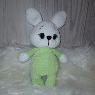 ЗЕЛЕНО ЗАЙЧЕ-плетена играчка 