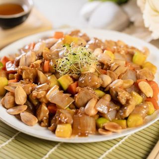 Pollo Salteado con Almendras