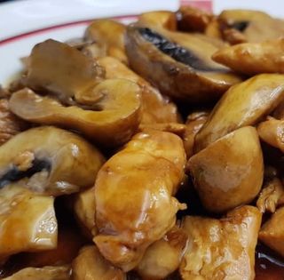 Pollo con champiñones