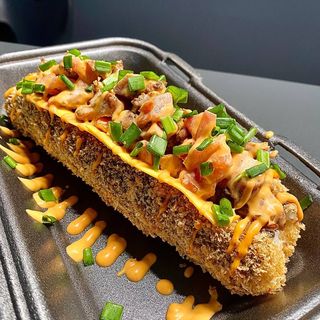 СУШІ ХОТ ДОГ З КУРКОЮ 