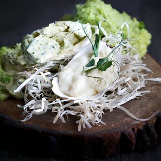 Кав'яр оселедця з цибулевим спонжем та зеленим маслом (50/50/30г)