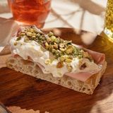 Focaccia con mortadela de Bologna