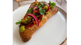 Croissant z Chorizo i Guacamole