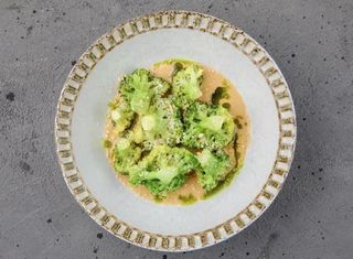 Broccoli carbonizat cu sos cremos