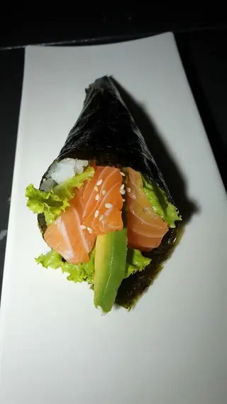 43, Sake avocado temaki