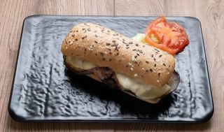 Panino con Salsiccia, Provola e Melanzane