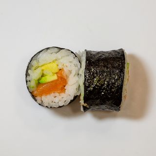 Maki Salmon Avocado 300g (8 pcs) 