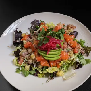 Ensalada De Quinoa Y Salmón