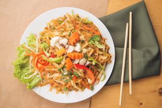 ყვითელი ატრია ბოსტნეულით და ღორის ხორცით