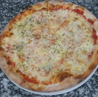 Pizza 4 Quesos (33 Cm.)
