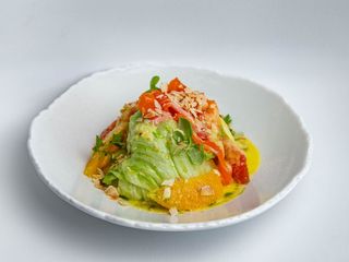 Цитрусовий салат з морською фореллю та Апельсиновим соусом (250г)