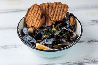 Чілійські мідії у вершковому соусі (500гр)