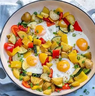 კვერცხი ბოსტნეულით/eggs with vegetables