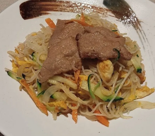 Spaghetti di riso saltato manzo