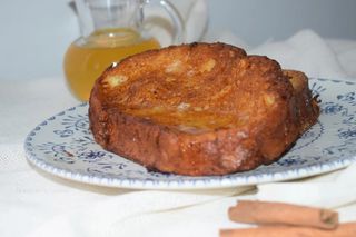 Torrija Con Ron Miel Arehucas